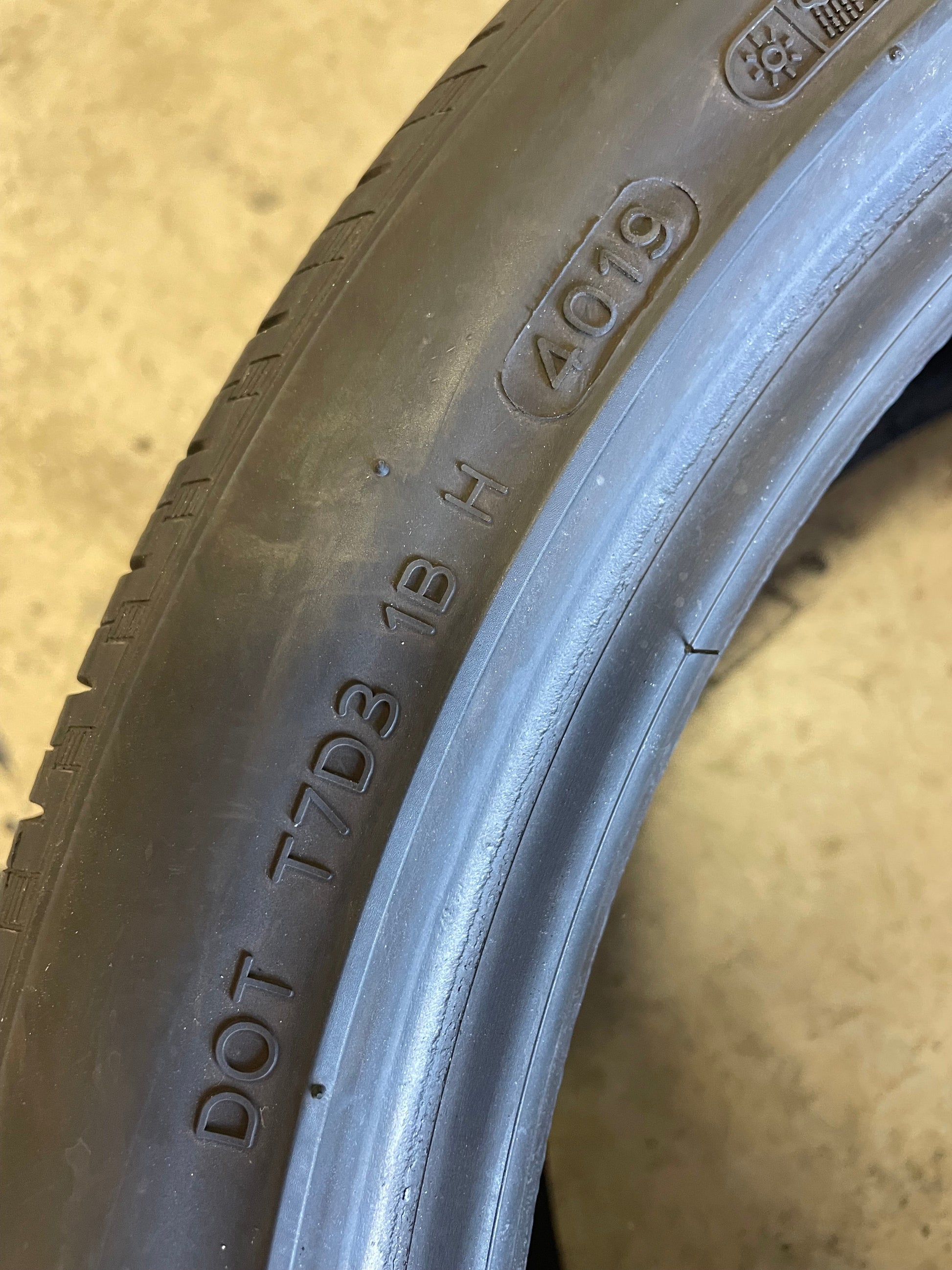 SET OF 2 235/40R19 Hankook Kinergy GT 92 V SL - Premium Used Tires