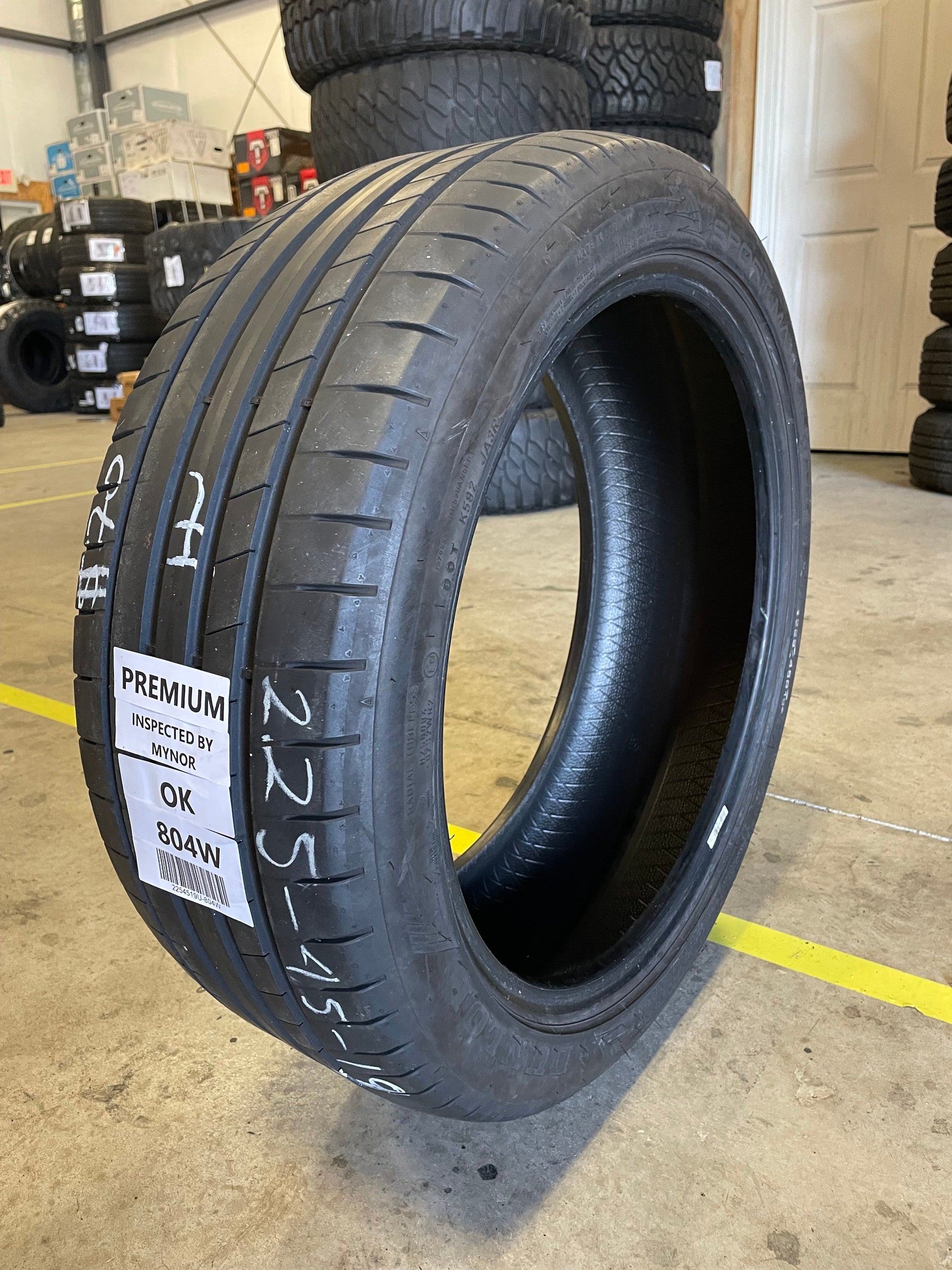 SINGLE 225/45R19 Dunlop Sport Maxx Run Flat 92 W XL - Premium Used Tires