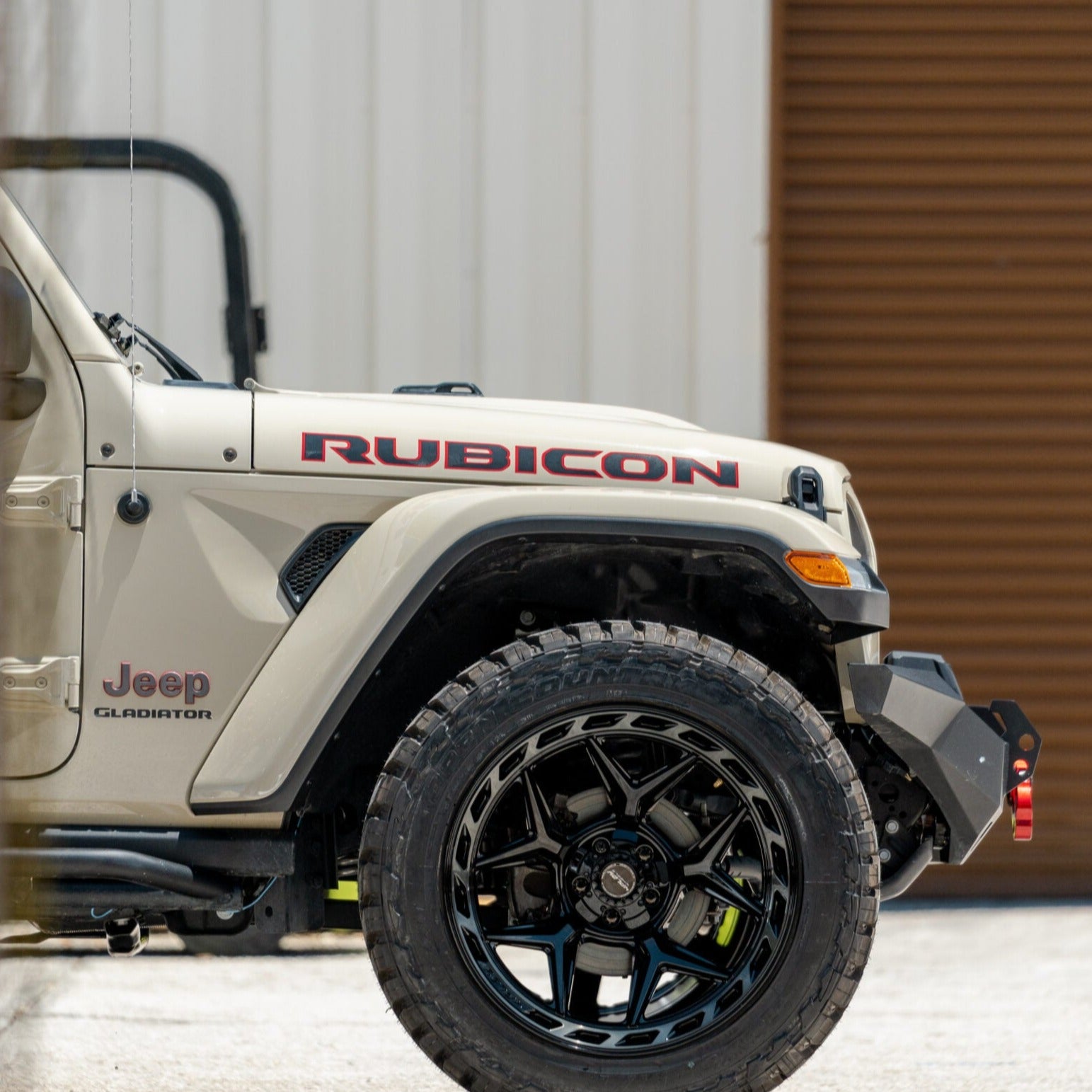 SET OF 4 WHEEL & TIRE PACKAGE | 4Play 4P55 20x10 -18 5x127/5x139.7 Gloss Black | 33x12.50R20 SureTrac Wide Climber R/T I