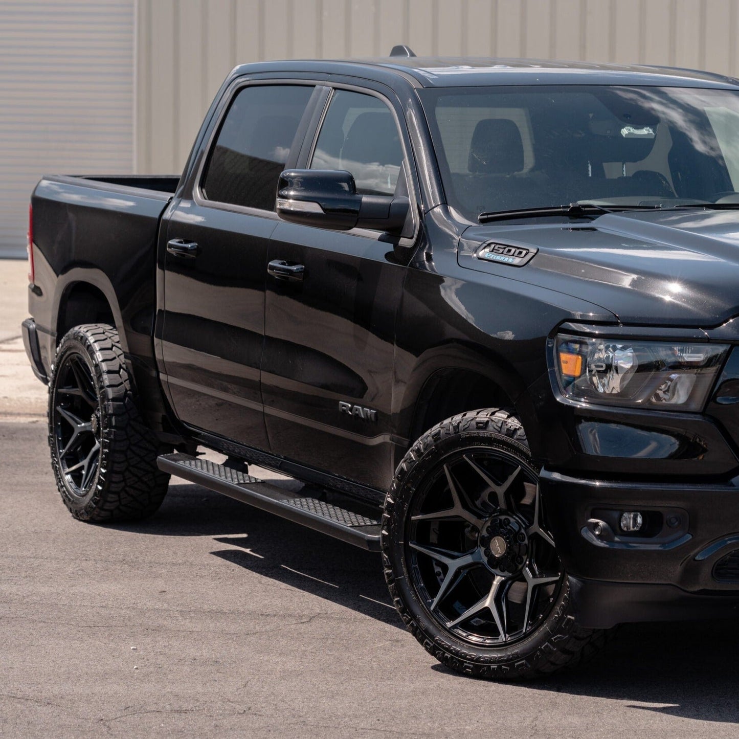 4Play 4P06 24x12 -44 6x135/6x139.7 Gloss Black with Brushed Spoke Faces