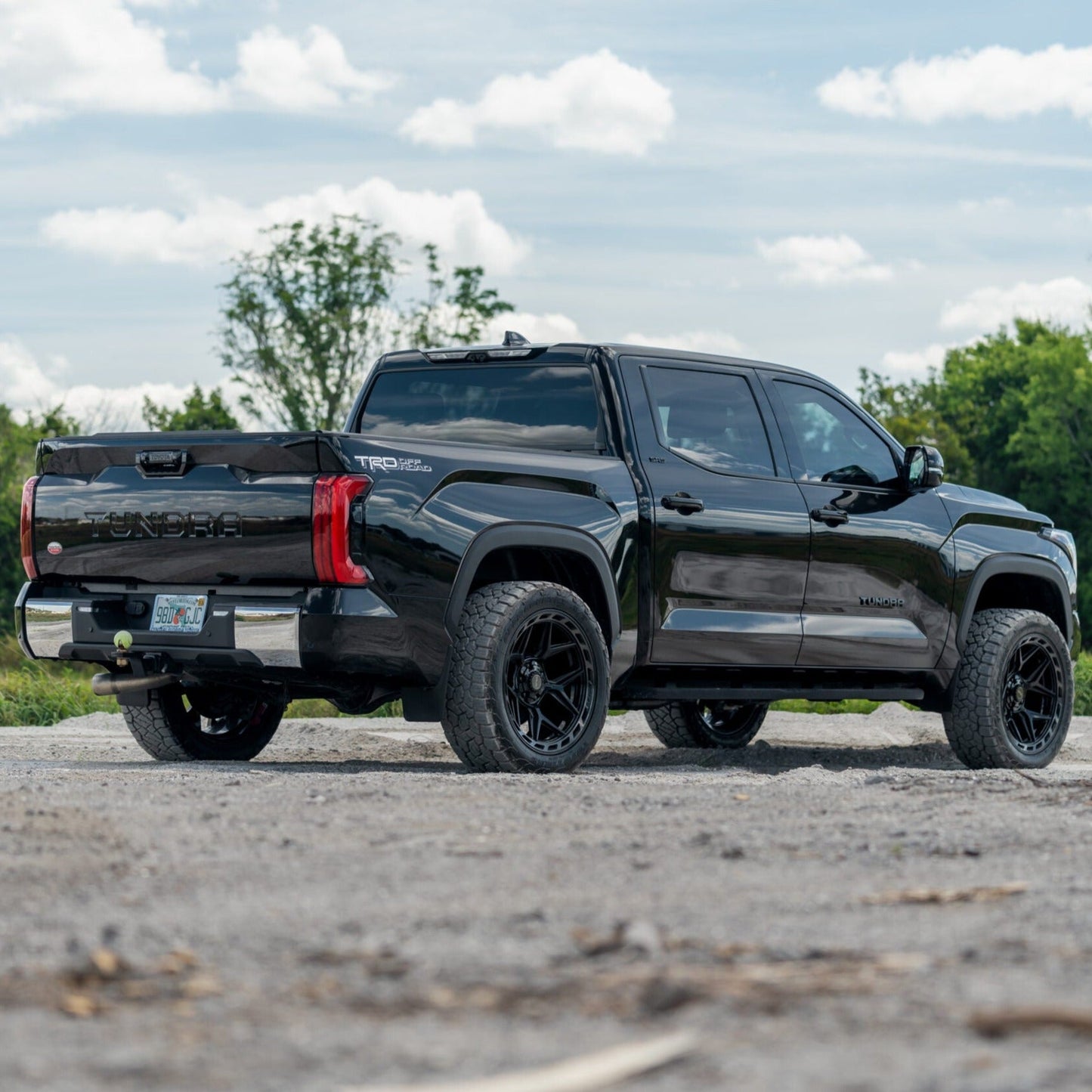 SET OF 4 WHEEL & TIRE PACKAGE | 4Play 4P55 20x10 -18 6x135/6x139.7 Gloss Black Brushed | 35x12.50R20 SureTrac Wide Climber R/T I