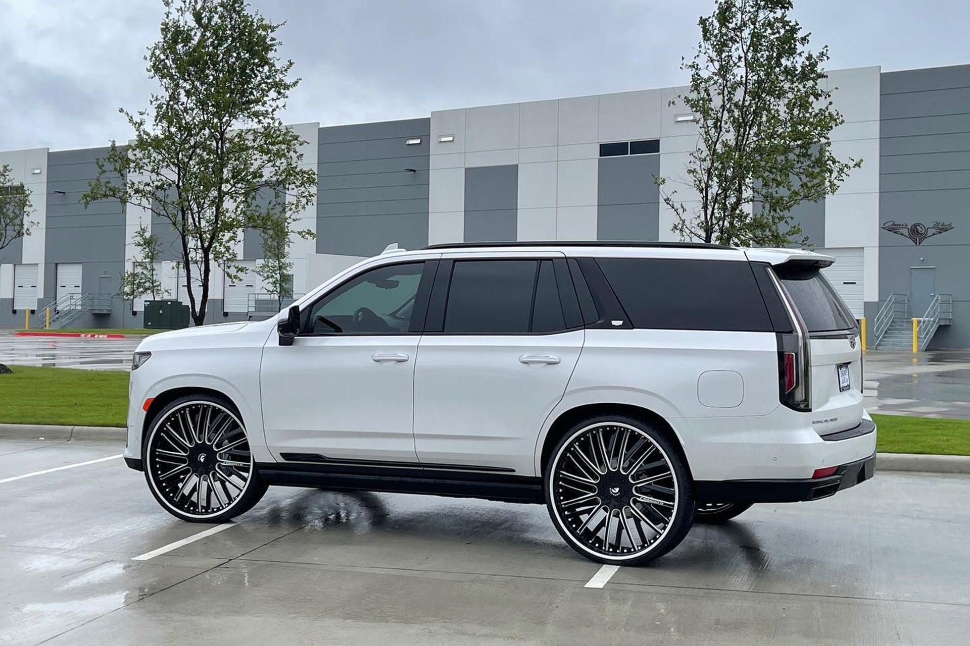 Escalade With 28 Inch Rims