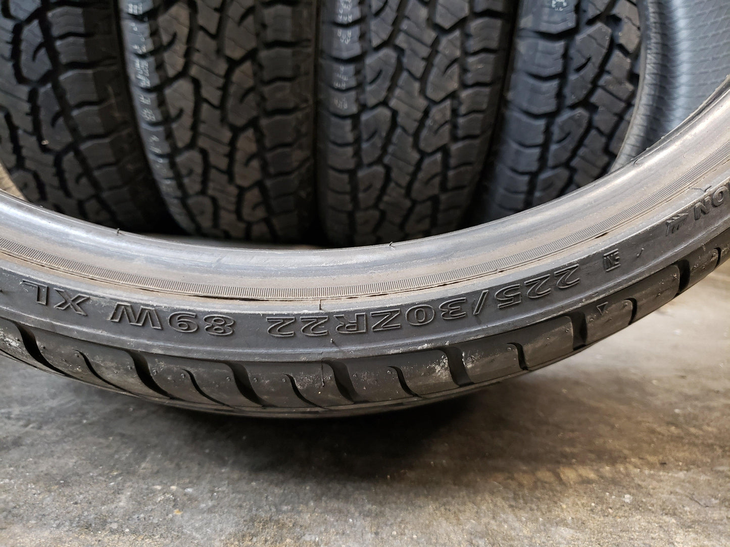 SET OF 2 225/30R22 Delinte Thunder D7 89 W XL - Used Tires