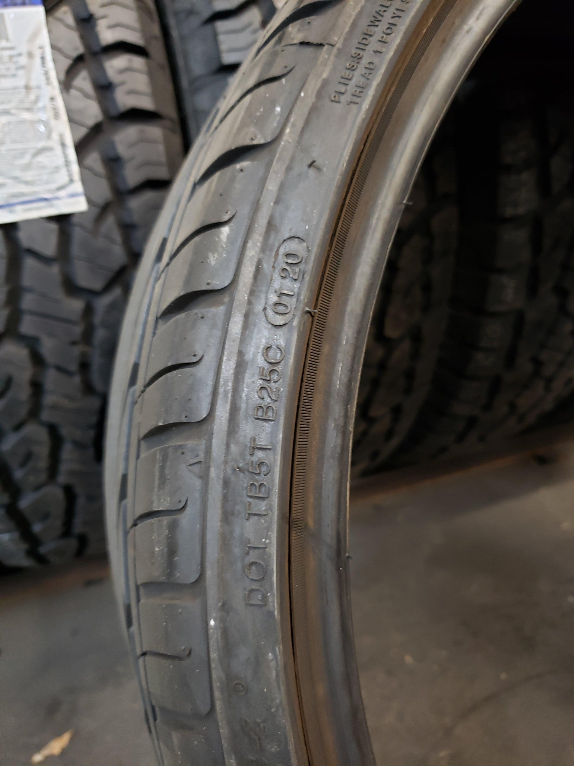 SET OF 2 225/30R22 Delinte Thunder D7 89 W XL - Used Tires