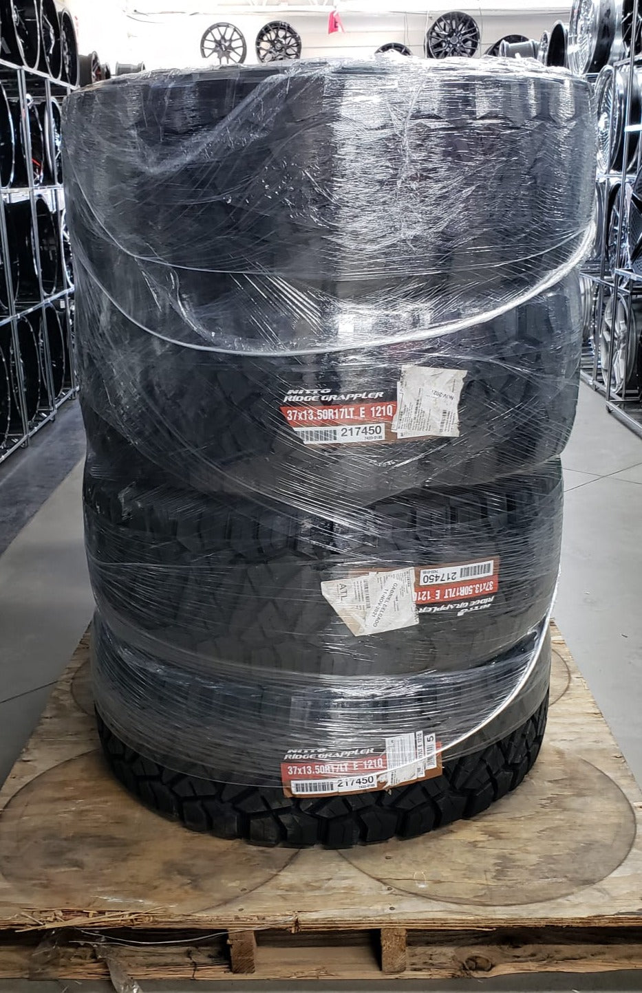 NITTO RIDGE GRAPPLER 37X13.50R17LT Tires