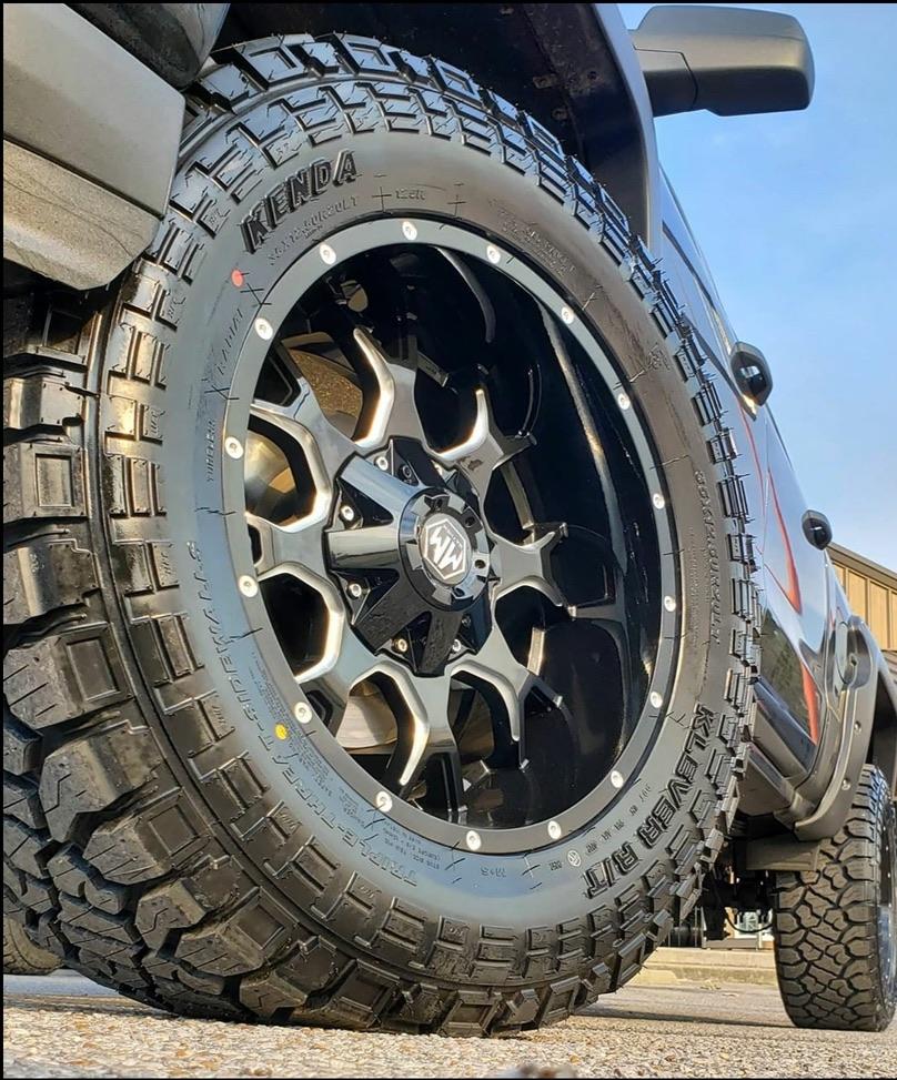 SET OF 4 | Mayhem 8015 Warrior 20x10 -25 6x135/6x139.7(6x5.5 | 35x12.50R20 Kenda KR601 CHEVY LIFTED