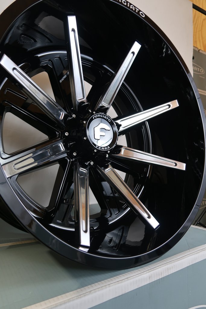 4X FORGIATO FLOW TERRA 005 24x14 -76 6x139.7 WITH 35X12.50R24 VENOM POWER RT