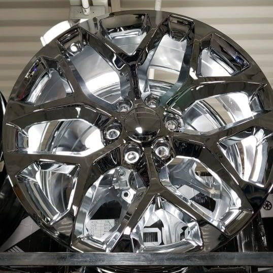 SnowFlakes Replica +31 24x10 6x139.7 (6x5.5) Chrome With 33x12.50R24 Haida Packages or Similar