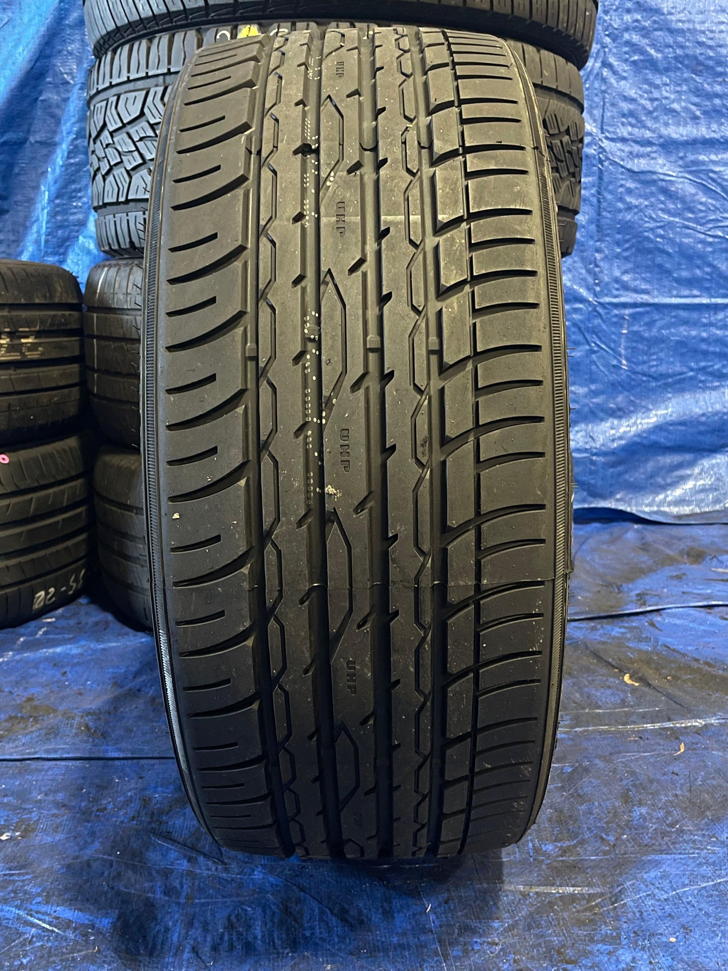 SET OF 2 255/30R22 ZENNA Argus-UHP 95 W XL - Used Tires