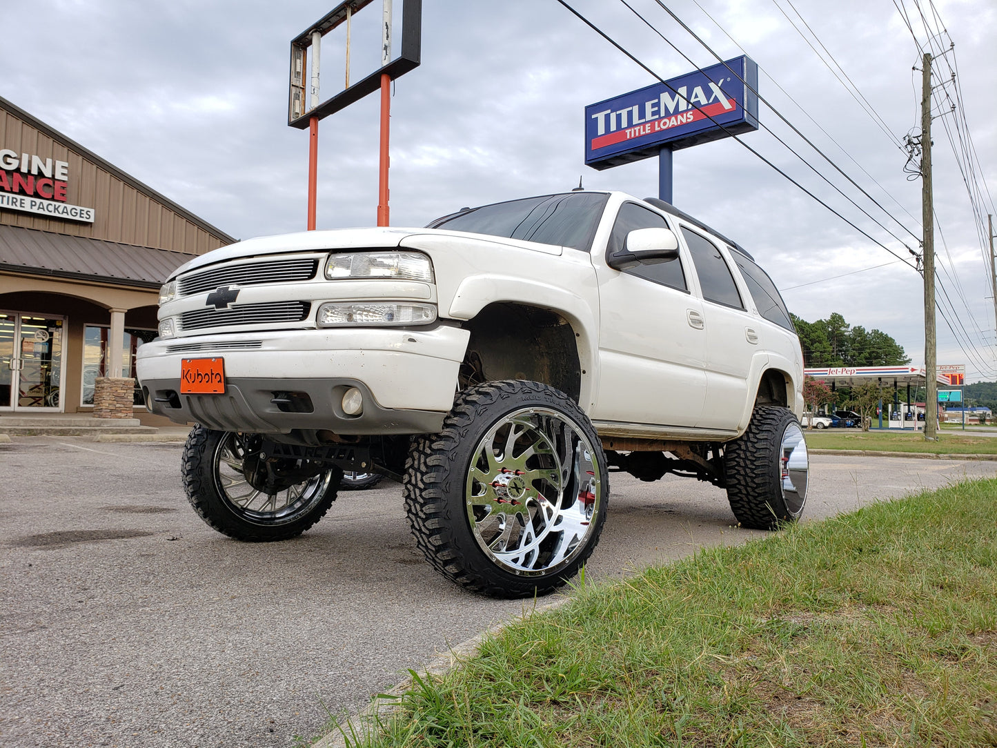 Xtreme Force XF-8 24x14 -76 6x139.7 (6x5.5) Chrome (left)