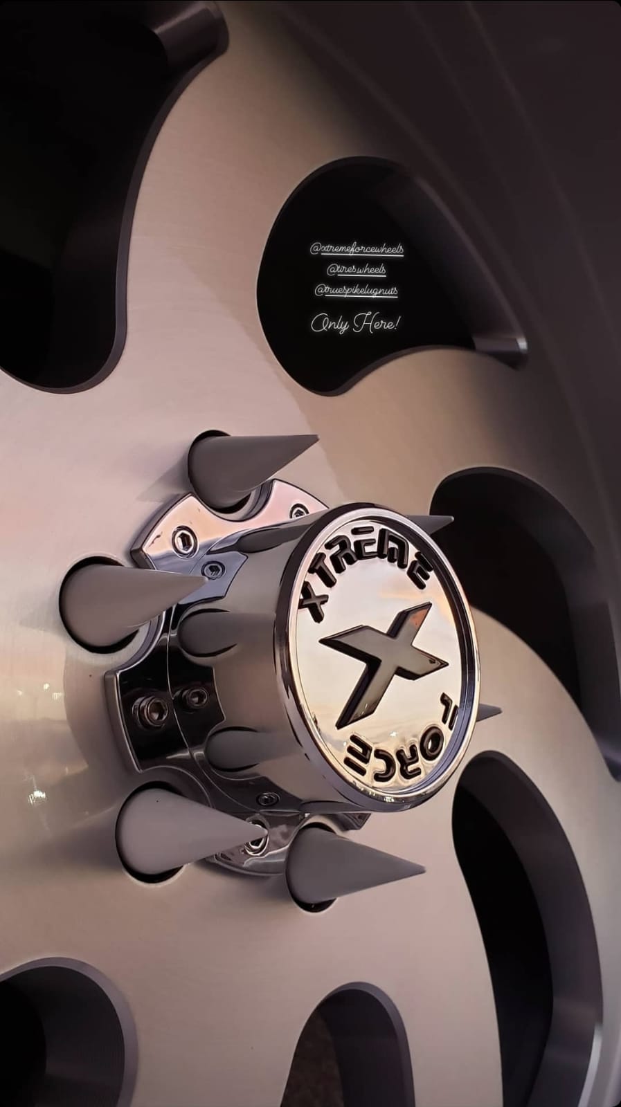 True Spike Lugnuts White Spike (24 Set)