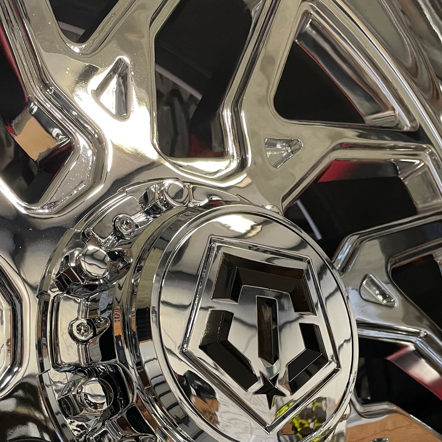 TIS 544C 24x14 -76 6x135/6x139.7 CHROME