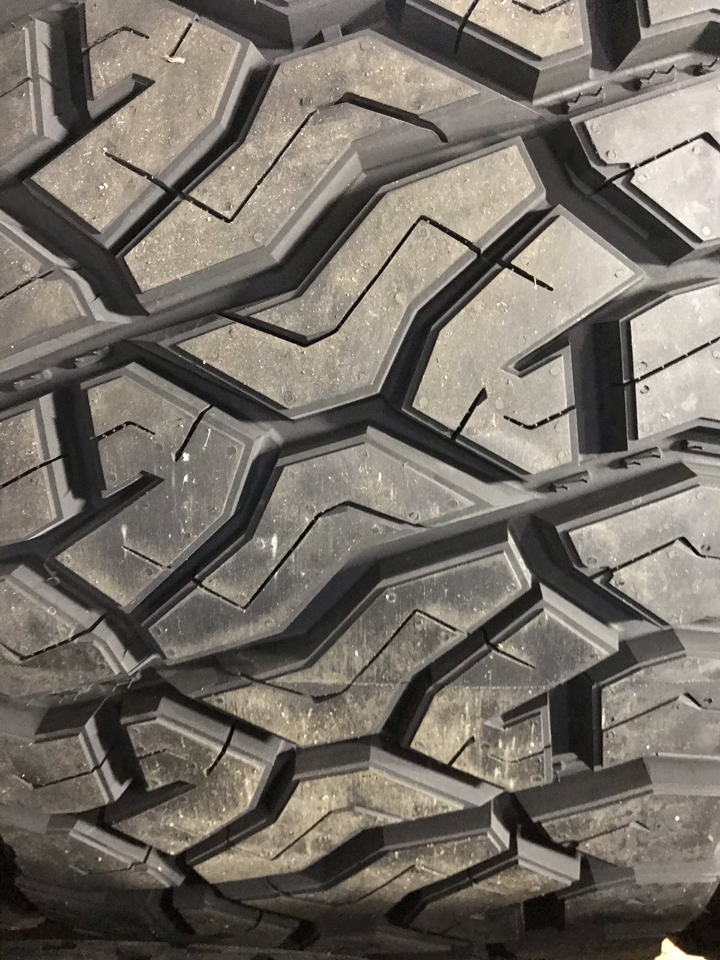 33x12.50R24 Venom Power Terra Hunter R/T