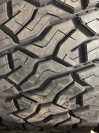 33x12.50R24 Venom Power Terra Hunter R/T