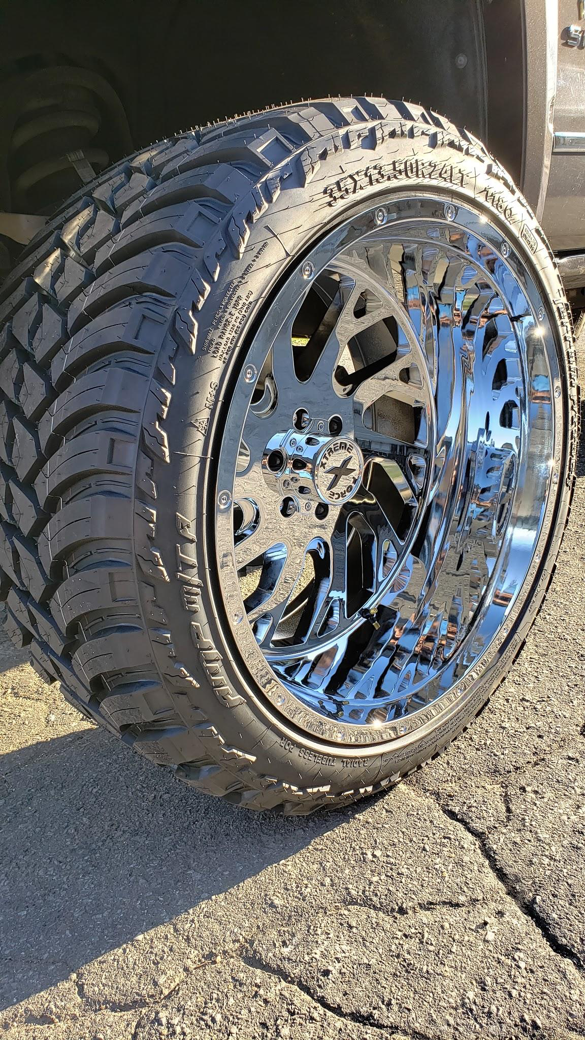 Xtreme Force XF-8 24x14 -72 6x139.7 (6x5.5) Chrome With 35X13.50R24 AMP MT Packages