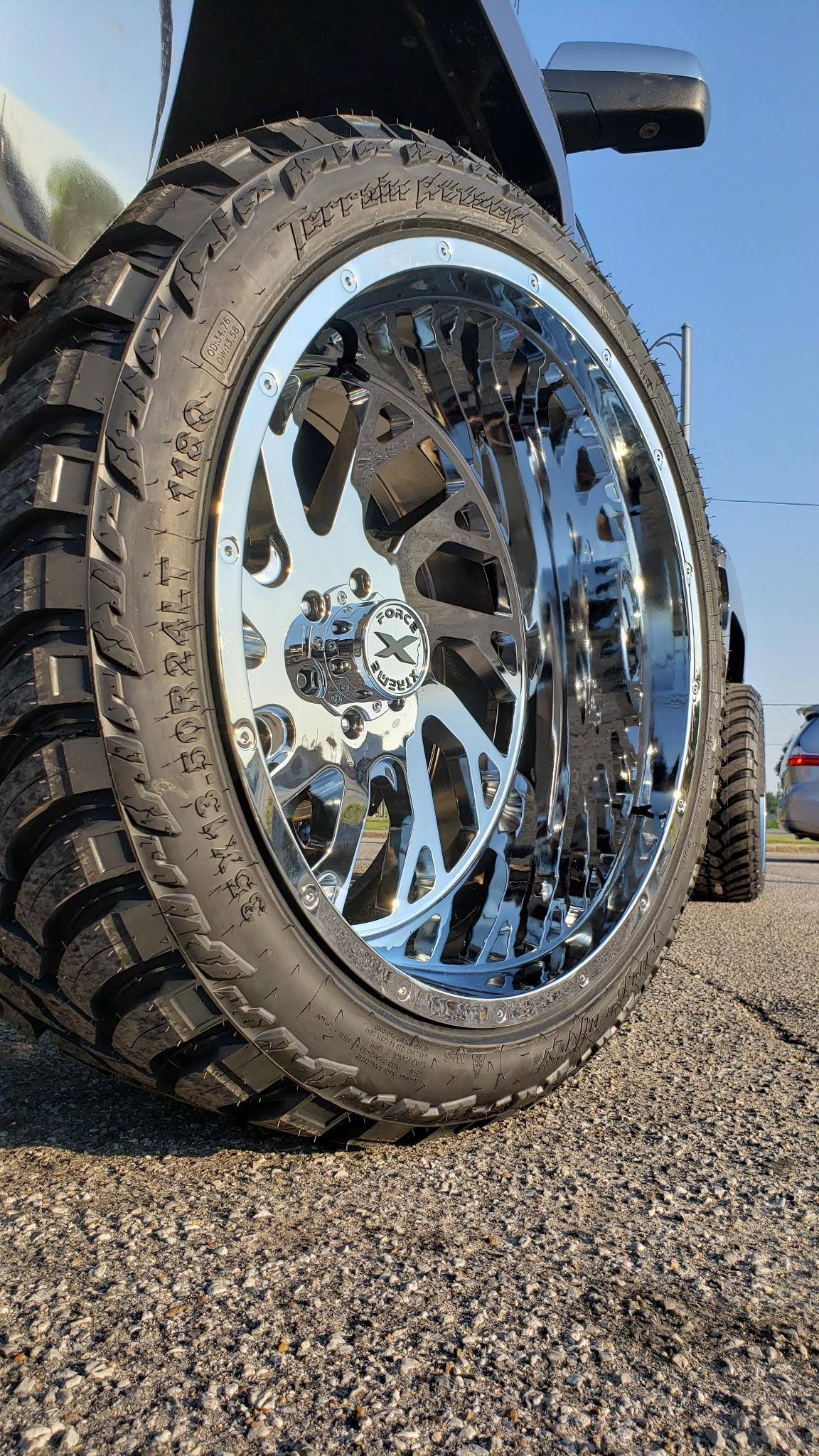 Xtreme Force XF-8 24x14 -72 6x139.7 (6x5.5) Chrome With 37X13.50R24 AMP MT Packages